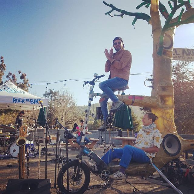 Getting warm at the #climateride in Petaluma with @rockthebike 
#elarbol #climatejustice #cleanenergy #keepitintheground