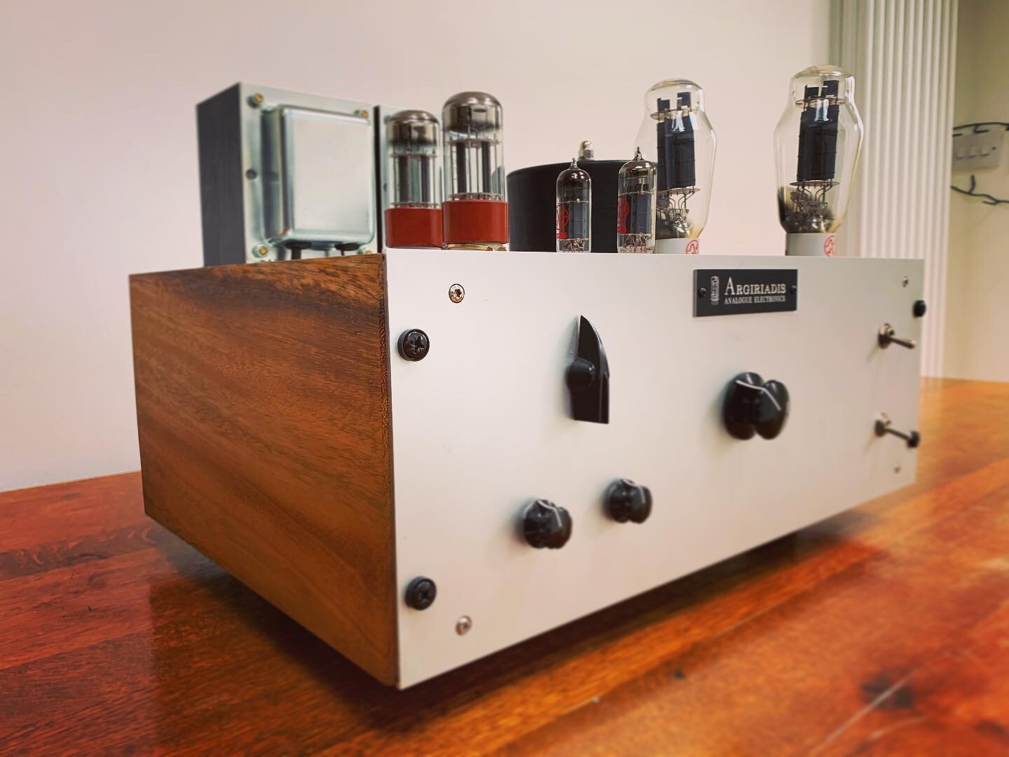 Bespoke #300B #hifi #amp - link in bio

#hifiaudio #hifiporn #amplifier #audioengineer #hifiaudio #valve #valveamp #valveamplifier #tubeamp #tubeamps #tubeamplifier #highendaudio