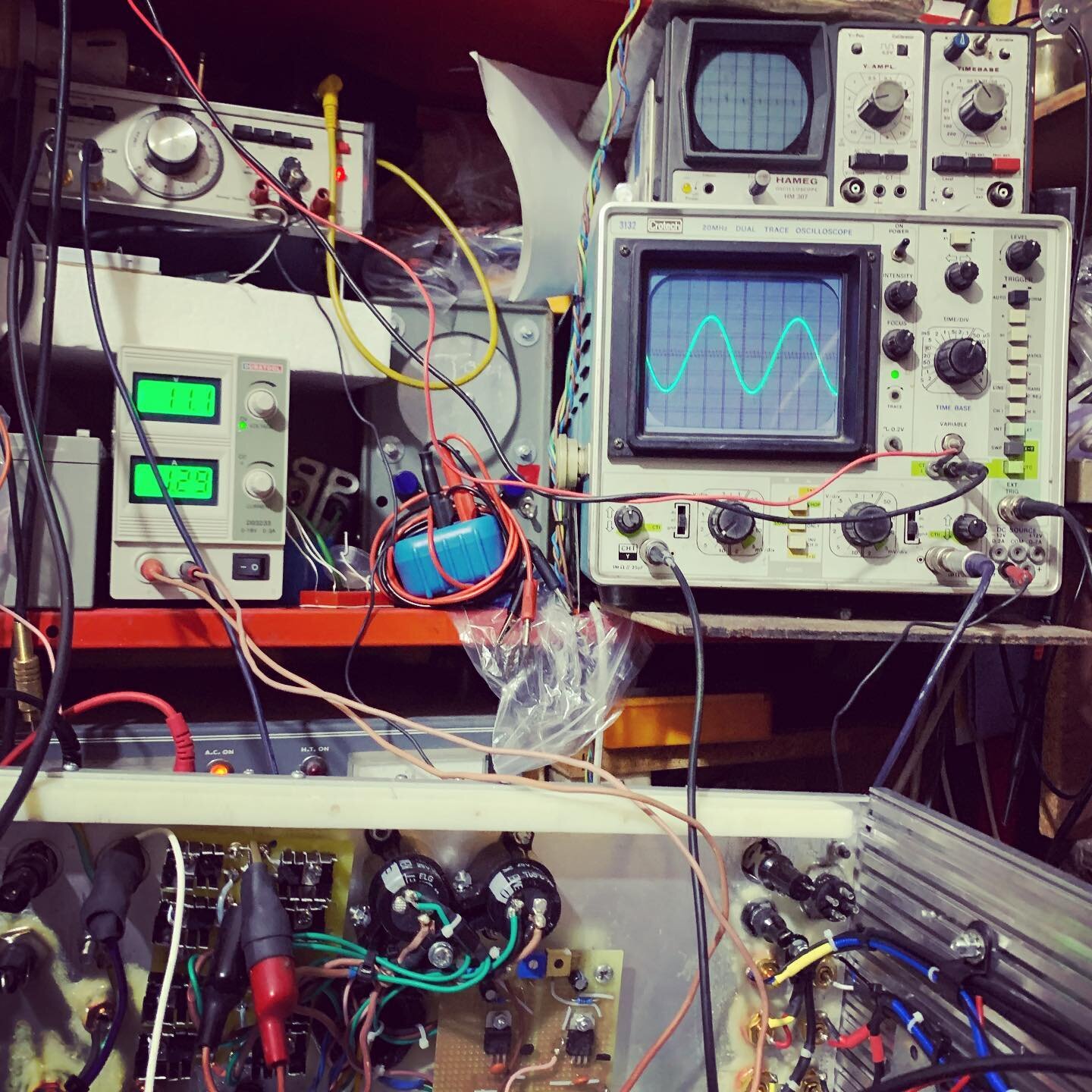 #300b #hifi #amplifier #benchtest #workinprogress 
#valveamp #powertransformer #outputtransformer #transformer #vinyl #ecc99 #6sn7 #highendaudio #audio #hifiporn #tubeamp #tubeamplifier #tubeamprepair #tubeamplifiers