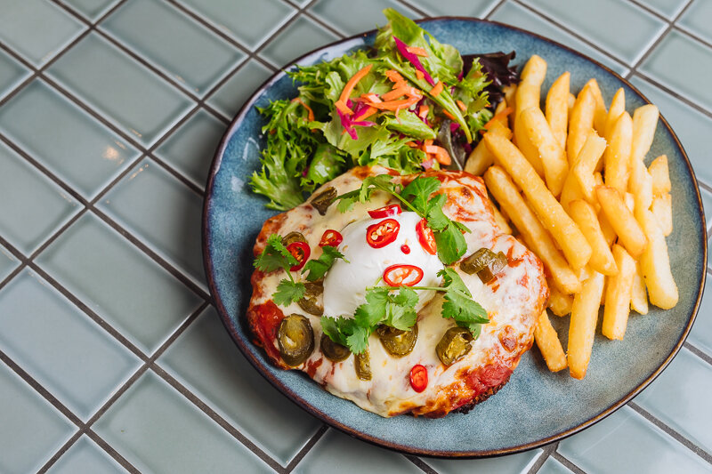 On Thursdays, it's all about our parmas. Grab your fave from our menu - traditional, spicy or veggie - and we'll serve it up to you with chips and salad for just $20!
.
.
.
.
.
#royalsaxon #melbournepub #melbournepubs #melbourne #richmond3121 #richmo