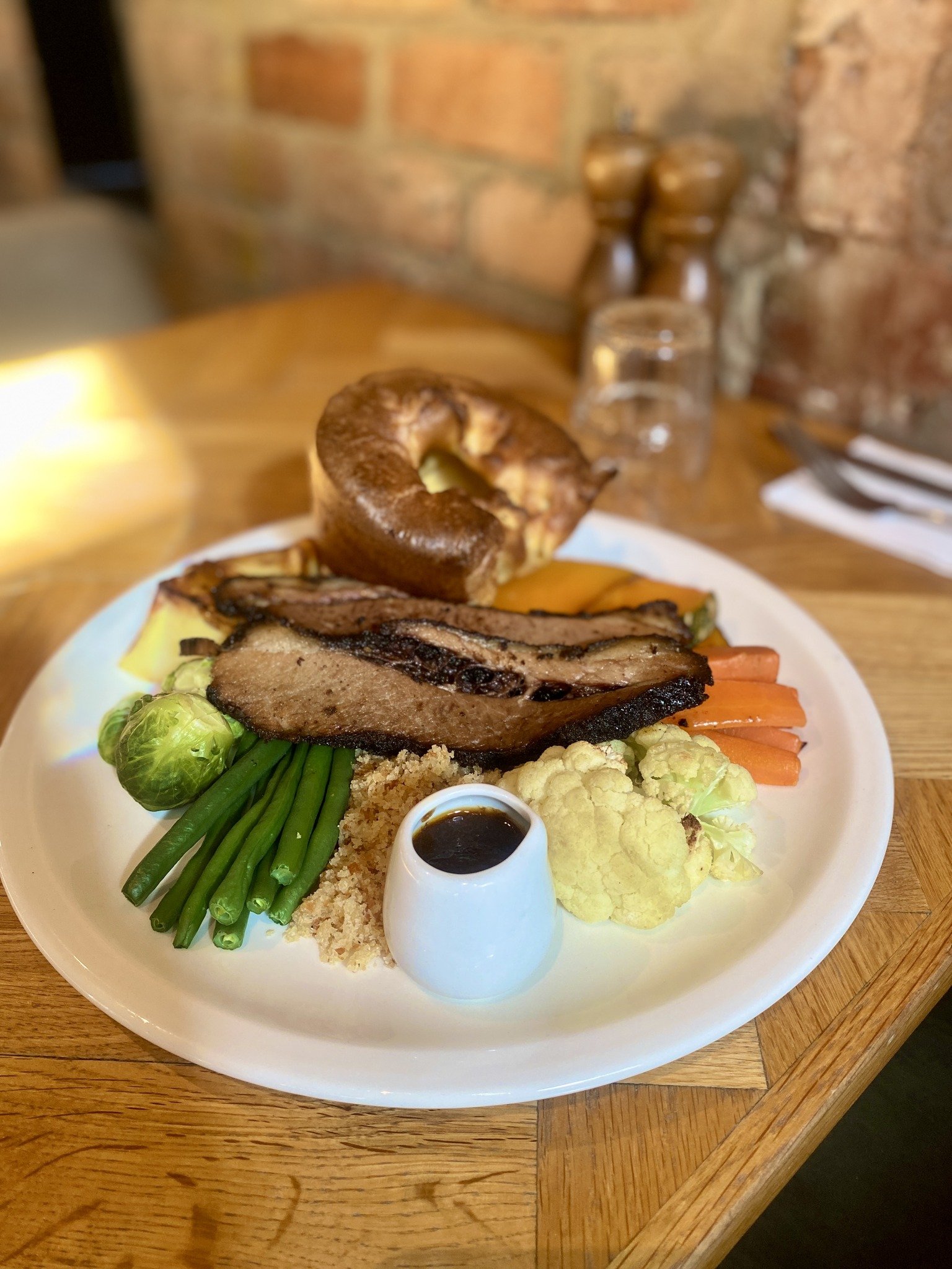 Every week, we dish up a delicious Sunday roast - have you popped by to try it yet? Our Sunday roast comes with all the trimmings, including roast vegetables, duck fat potatoes, a Yorkshire pudding and gravy!

Join us from midday for a roast, an @afl