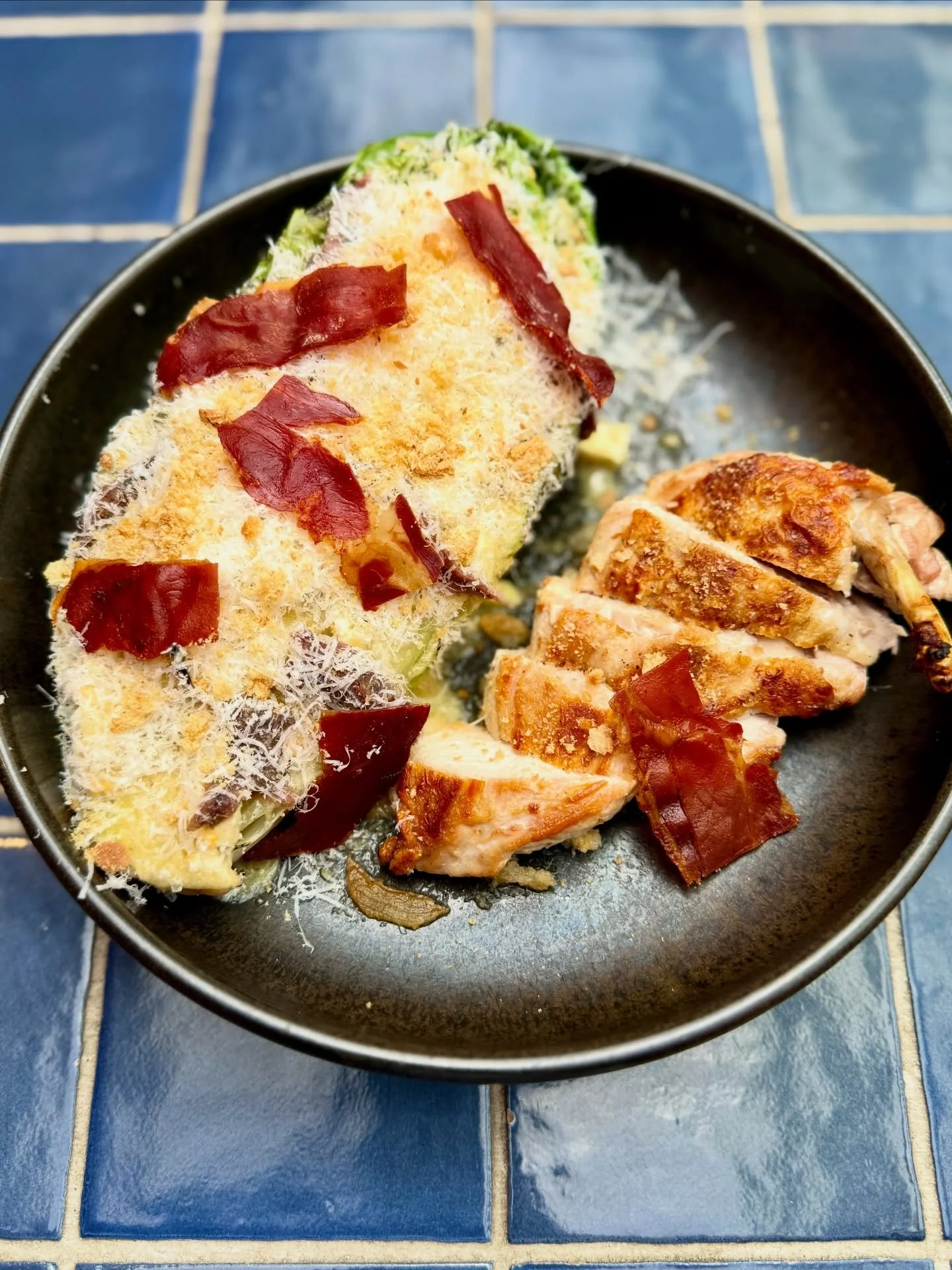 Summer calls for something fresh&hellip; with a little edge.

Our Charred Cos Chicken Caesar hits that sweet spot: pan-seared chicken, crisp prosciutto, crunchy croutons, parmesan, anchovy and charred cos, all brought together with a classic egg dres