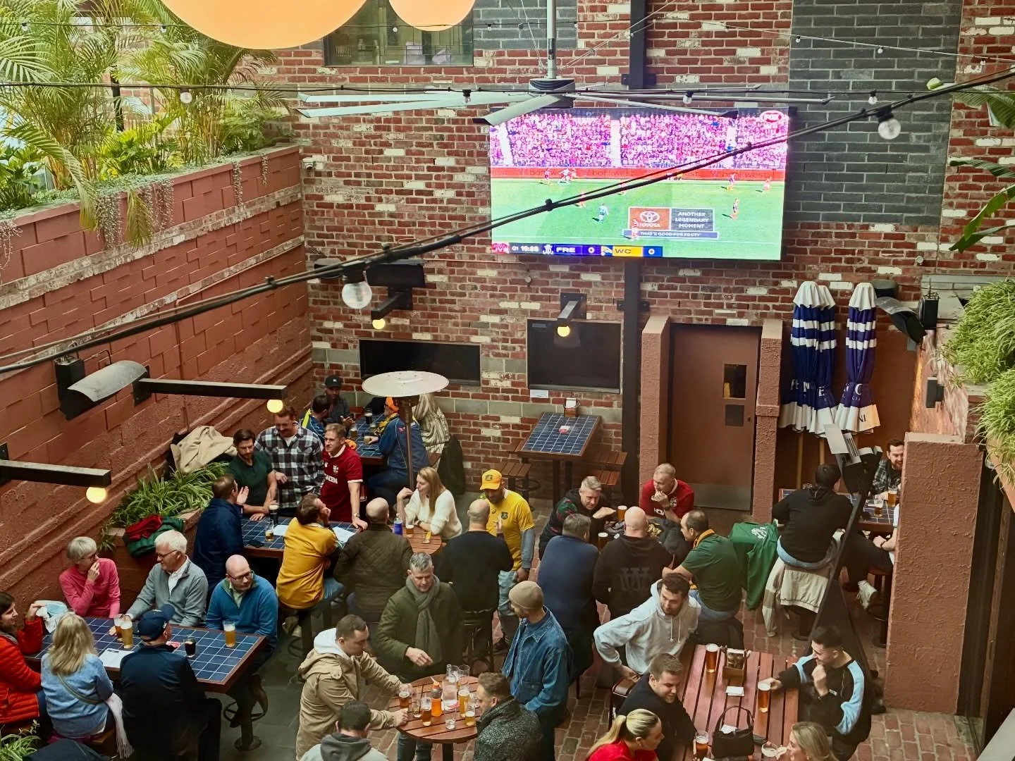 Sunday at the pub: footy on the big screens, Happy Hour from 2-5pm, our Sunday roast from 12pm until sold out and you and your besties.

Come through and make the most of your weekend!