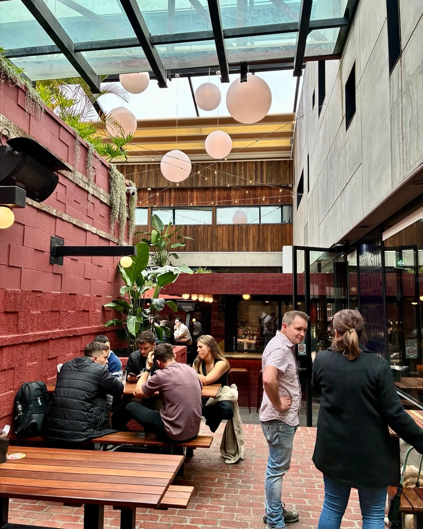 The weekend&rsquo;s nearly here - what are your plans?

Pop by for drinks and dinner tonight, or get the crew together for a Saturday session, with Happy Hour from 2-5pm, footy on the big screens and DJs spinning tunes later on to really get the part