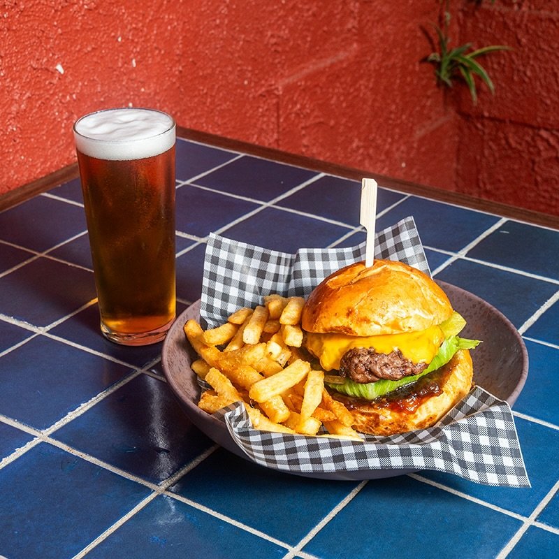 Break up the workday and step out of the office - lunch at Royal Saxon is calling. Whether you&rsquo;re catching up with a mate or heading out with the team, it&rsquo;s the perfect excuse to get away from your desk.

Our Express Lunch has you sorted.