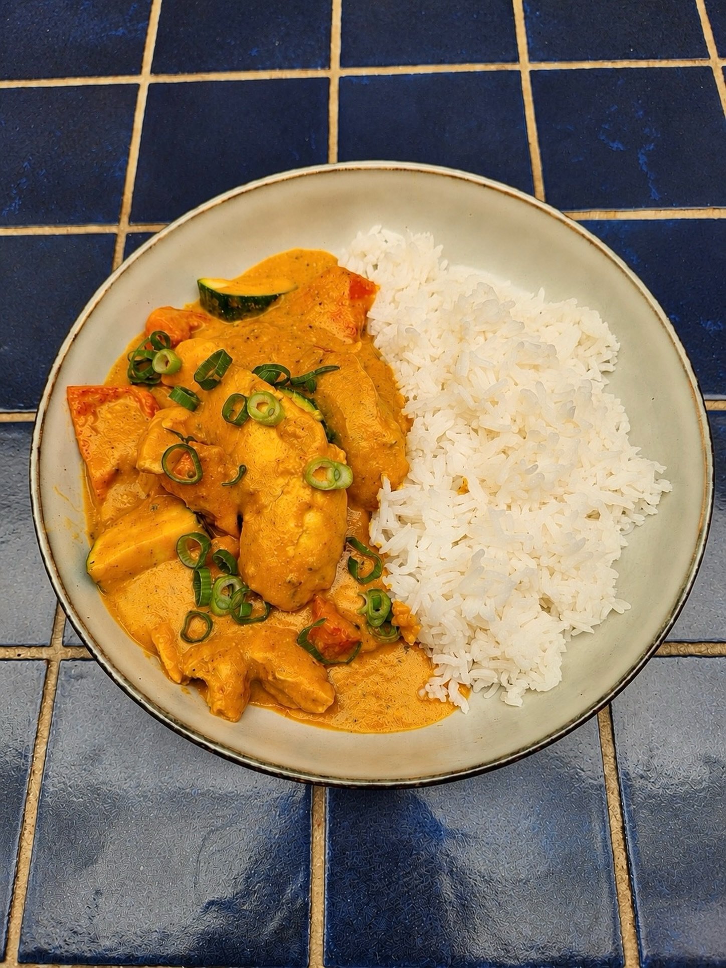 Craving comfort food on this chilly day?

New to our Express Lunch menu is our Curry Bowl, with jasmine rice, curry sauce, zucchini, capsicum, red onion, coconut cream and chives, plus your choice of chicken, fish or tofu.

Even better? It&rsquo;s ju