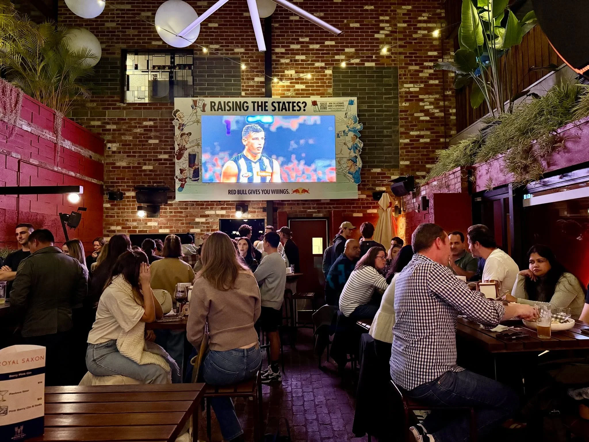 Friday night's finally here - come spend it with us.

Whether you're catching the footy, rounding up your mates for dinner or simply looking for a great spot to start the weekend, we've got your evening plans sorted.

Grab a classic pub feed, settle 