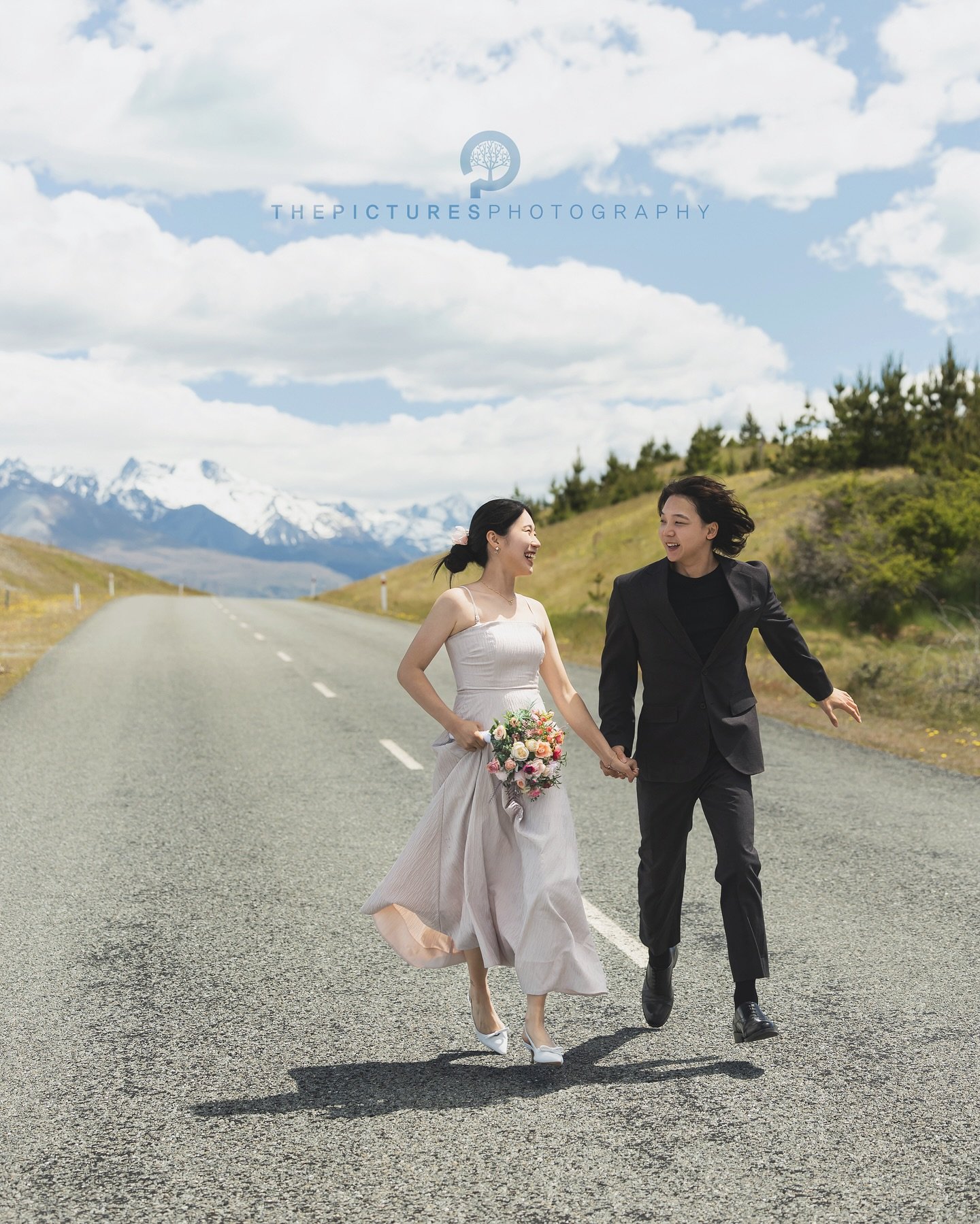 더픽처스 뉴질랜드스냅
 
 
판타지가 현실이 되는 아름다운 뉴질랜드에서 주인공이 되어보세요.😆
 
더픽처스의 뉴질랜드스냅은 판타지의 나라 뉴질랜드 남섬의 캔터베리(테카포, 푸카키, 마운트쿡)지역과 오타고(퀸스타운, 와나카, 글레노키)지역에서 스냅사진과 스냅영상을 촬영합니다.

📮촬영문의는 프로필의 카카오톡 링크로 주세요~
 
 
■촬영일정 Schedule
26년