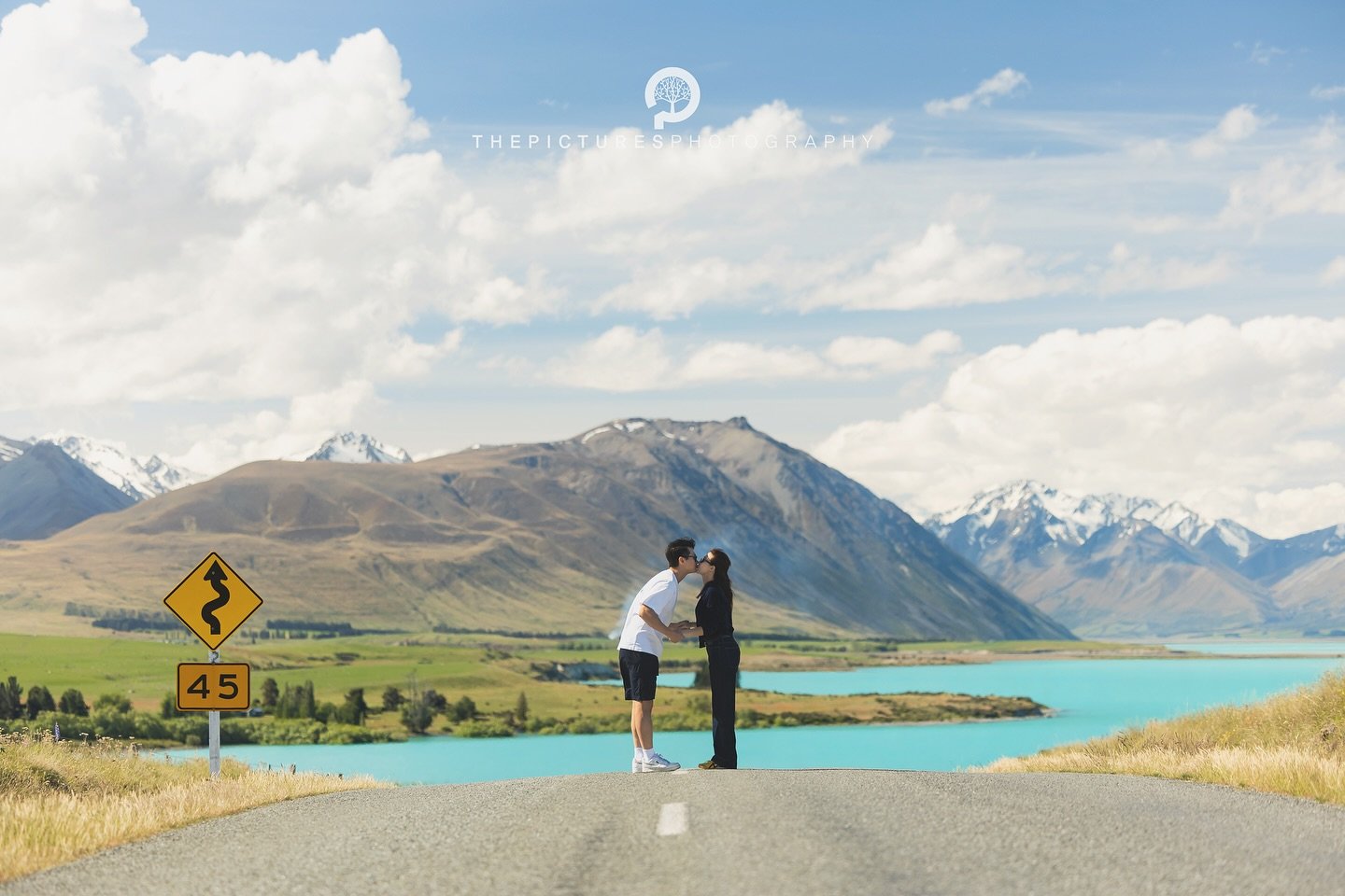 더픽처스 뉴질랜드스냅
 
 
판타지가 현실이 되는 아름다운 뉴질랜드에서 주인공이 되어보세요.😆
 
더픽처스의 뉴질랜드스냅은 판타지의 나라 뉴질랜드 남섬의 캔터베리(테카포, 푸카키, 마운트쿡)지역과 오타고(퀸스타운, 와나카, 글레노키)지역에서 스냅사진과 스냅영상을 촬영합니다.

📮촬영문의는 프로필의 카카오톡 링크로 주세요~
 
 
■촬영일정 Schedule
26년