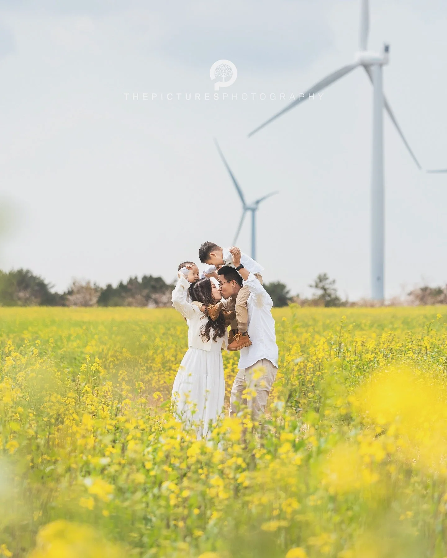 더픽처스 제주스냅
 
 
더픽처스의 제주스냅은 사계절 아름다운 제주에서 여러분의 즐겁고 행복한 순간을 사진과 영상으로 촬영하고 있습니다.

📮촬영문의는 프로필의 카카오톡링크로 주세요🙏

For your precious memory in beautiful Jeju‼️
ThePictures Photography is taking photo and video for happy memories of wedding, family, frie