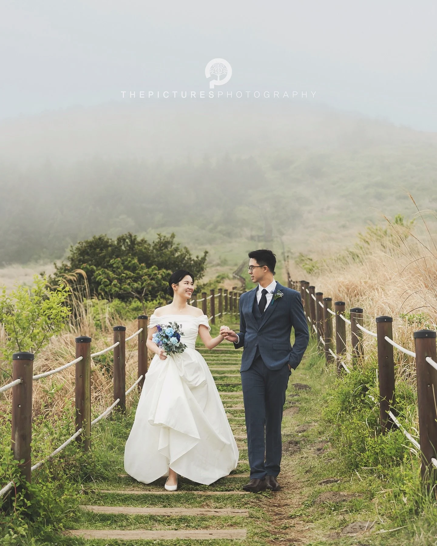 더픽처스 제주스냅
 
 
더픽처스의 제주스냅은 사계절 아름다운 제주에서 여러분의 즐겁고 행복한 순간을 사진과 영상으로 촬영하고 있습니다.

📮촬영문의는 프로필의 카카오톡링크로 주세요🙏

For your precious memory in beautiful Jeju‼️
ThePictures Photography is taking photo and video for happy memories of wedding, family, frie