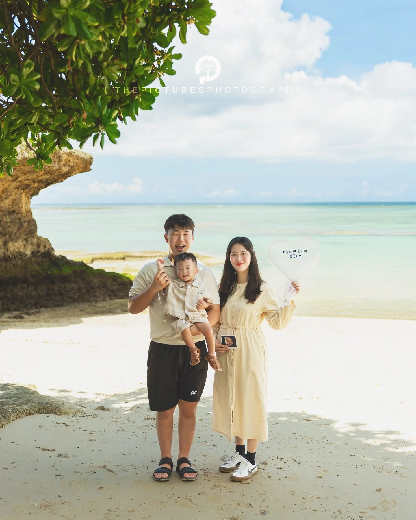 더픽처스 오키나와스냅
 
 
에메랄드 빛 가득한 오키나와에서 보석같은 추억을 담아드려요😊

더픽처스의 오키나와스냅은 본섬 중부와 북부, 주변섬(미야코지마, 이시가키지마 등)에서 스냅사진과 스냅영상을 촬영합니다.
 
촬영문의는 아래 카카오톡링크로 주세요~
Inquiries in english, please DM
 
 
■촬영일정 Schedule
26년 2월 4일~10일 확정
26년 5월 10일~20일 전후 예정
26년 7월 중순, 9월 초 예정