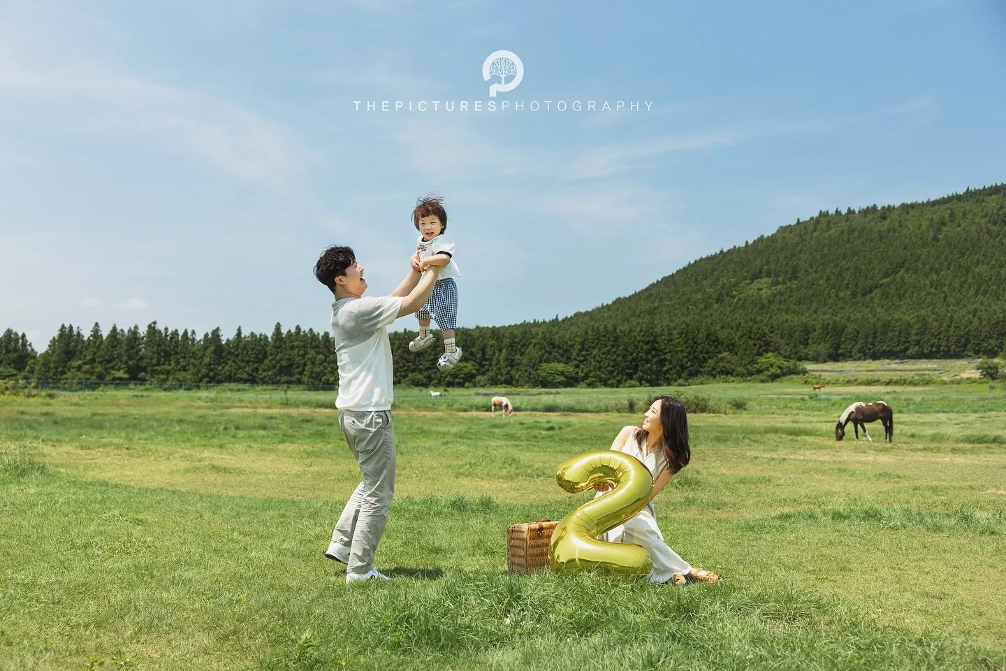in Jeju Island, South Korea

 
📸 Shoot on May
 
For your beautiful time in Jeju Island‼️
ThePictures Photography is taking a photo and video for wedding, family, couple, friends, proposal and etc in Jeju Island, South Korea.

📮For inquiries, please