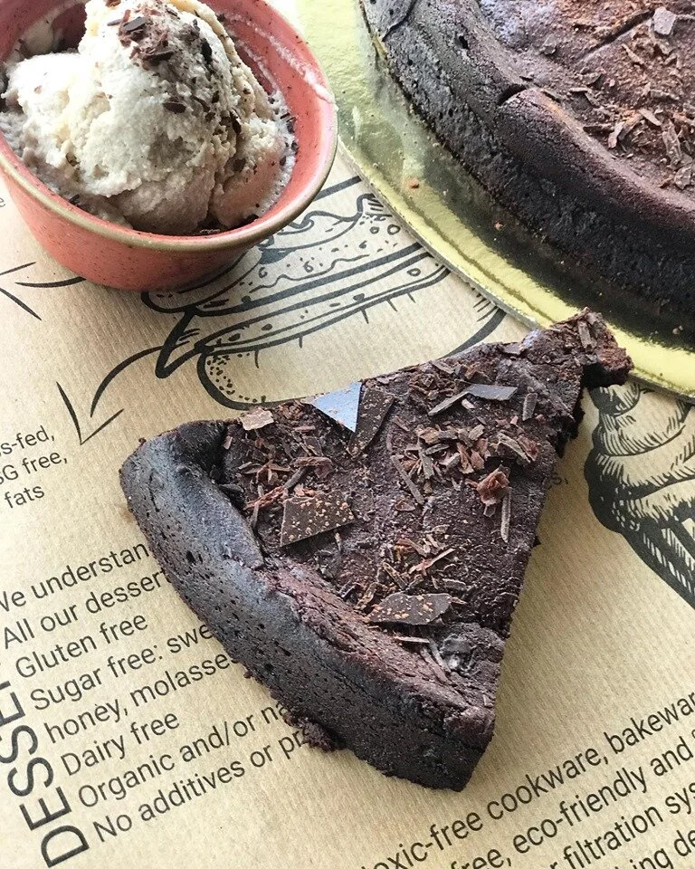 FLOURLESS CAKE