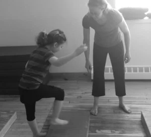 5 1/2 YEAR OLD SCARLETT LEARNS HOW TO WALK OVER BLOCKS