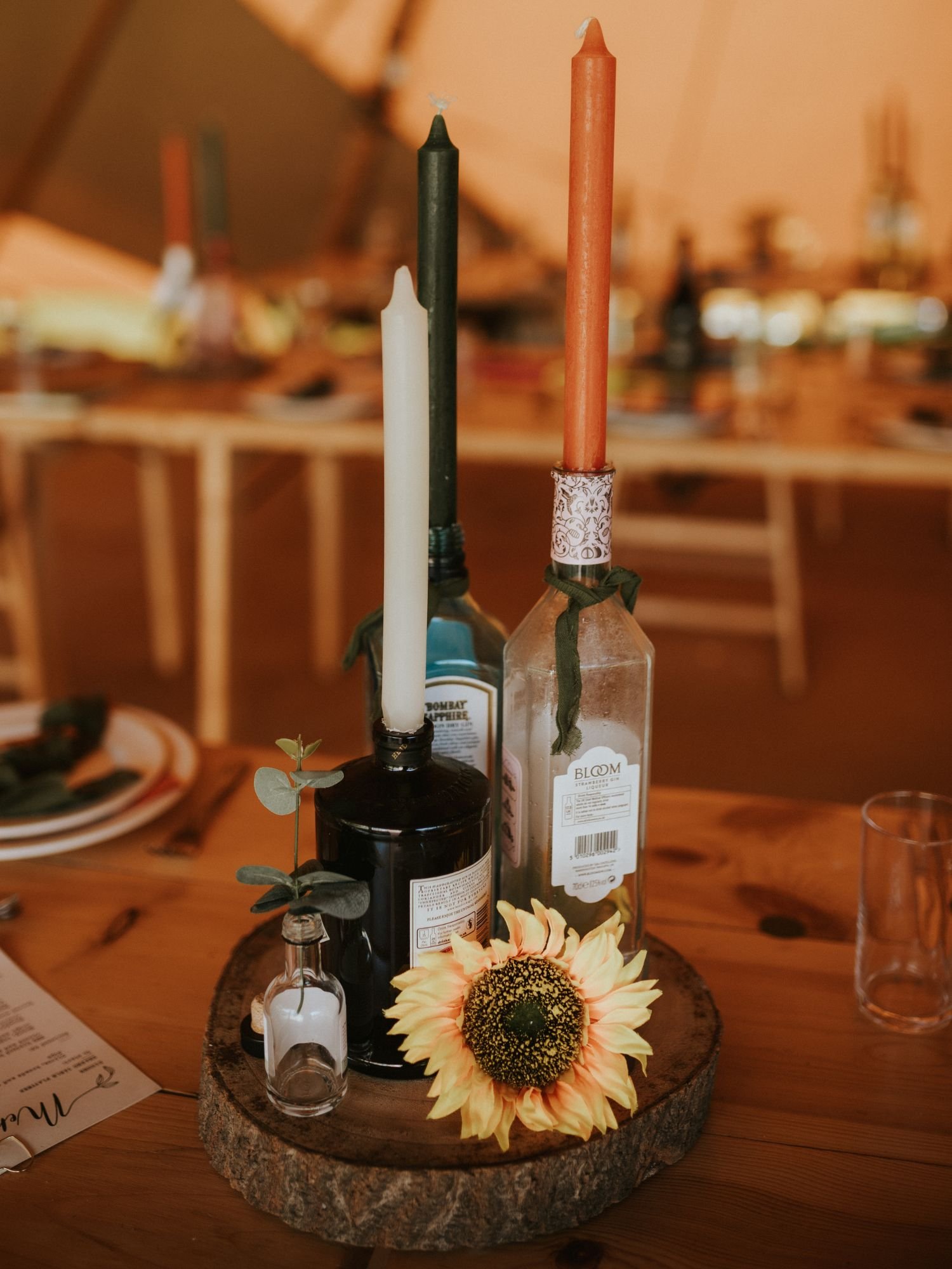 Gin-table-decor-tipi-wedding.jpg