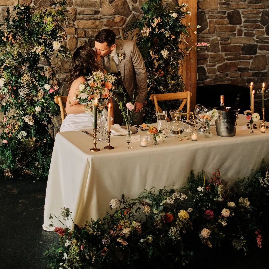 Happy Earth Day! We are always striving to reduce our environmental impact without compromising on delivering a beautifully styled wedding.

🌼 Our vintage props have heaps of character and are kinder to the planet than buying new ones.

🌼 Our handm