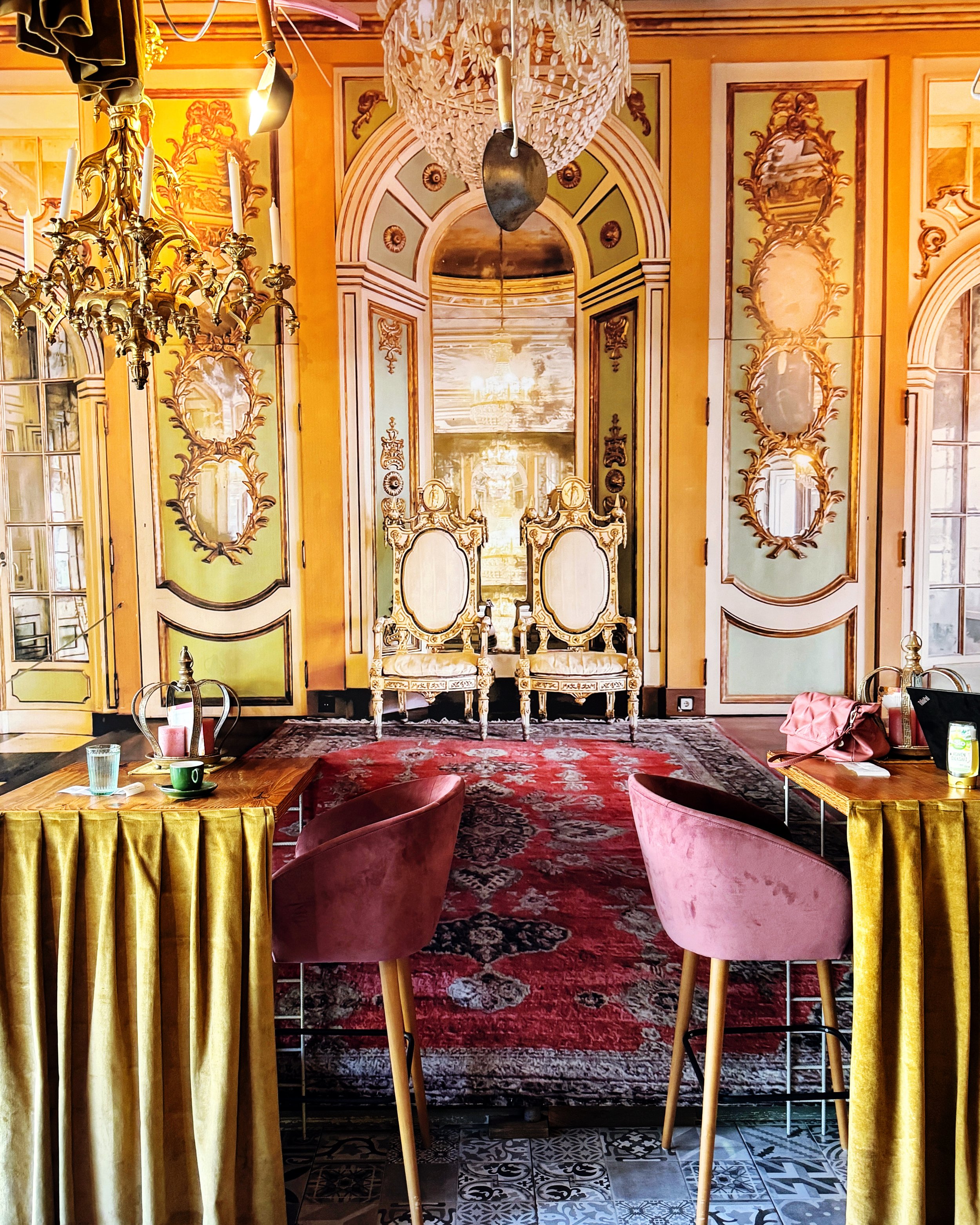  Program Bar in Zagreb radiates royal elegance. 