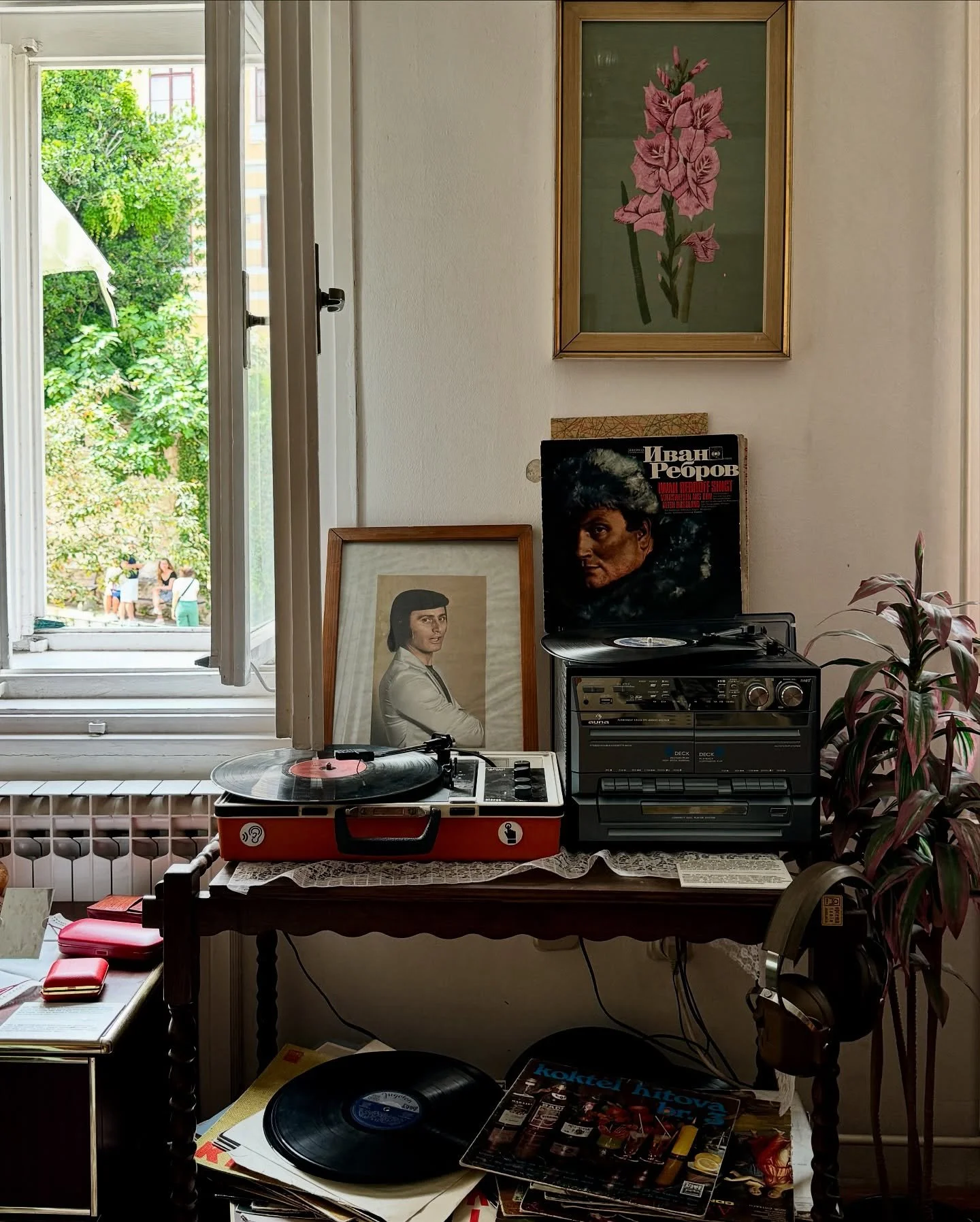 🧳Travel back in time at the Zagreb 80s Museum, set in a house filled with pure nostalgia and recreated to depict what everyday life was like in former Yugoslavia. It&rsquo;s a retro time capsule packed with records, groovy orange, forgotten prints a
