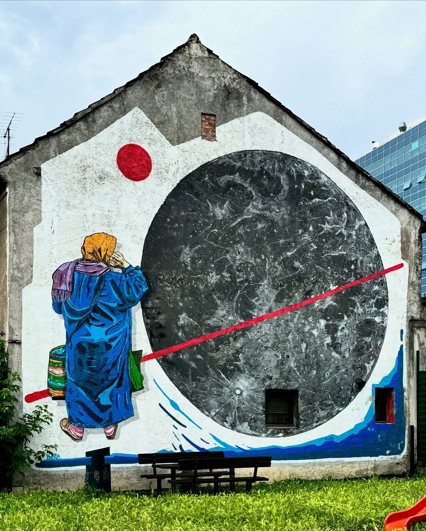 🖤 I loved walking around Zagreb because street art was everywhere! I love a city that celebrates murals and urban art! 
⁠
📷️Which piece would you stop to photograph? ⁠

🔗 Link in bio [Zagreb Art Guide]
💕 I&rsquo;ve written a two-day art itinerary
