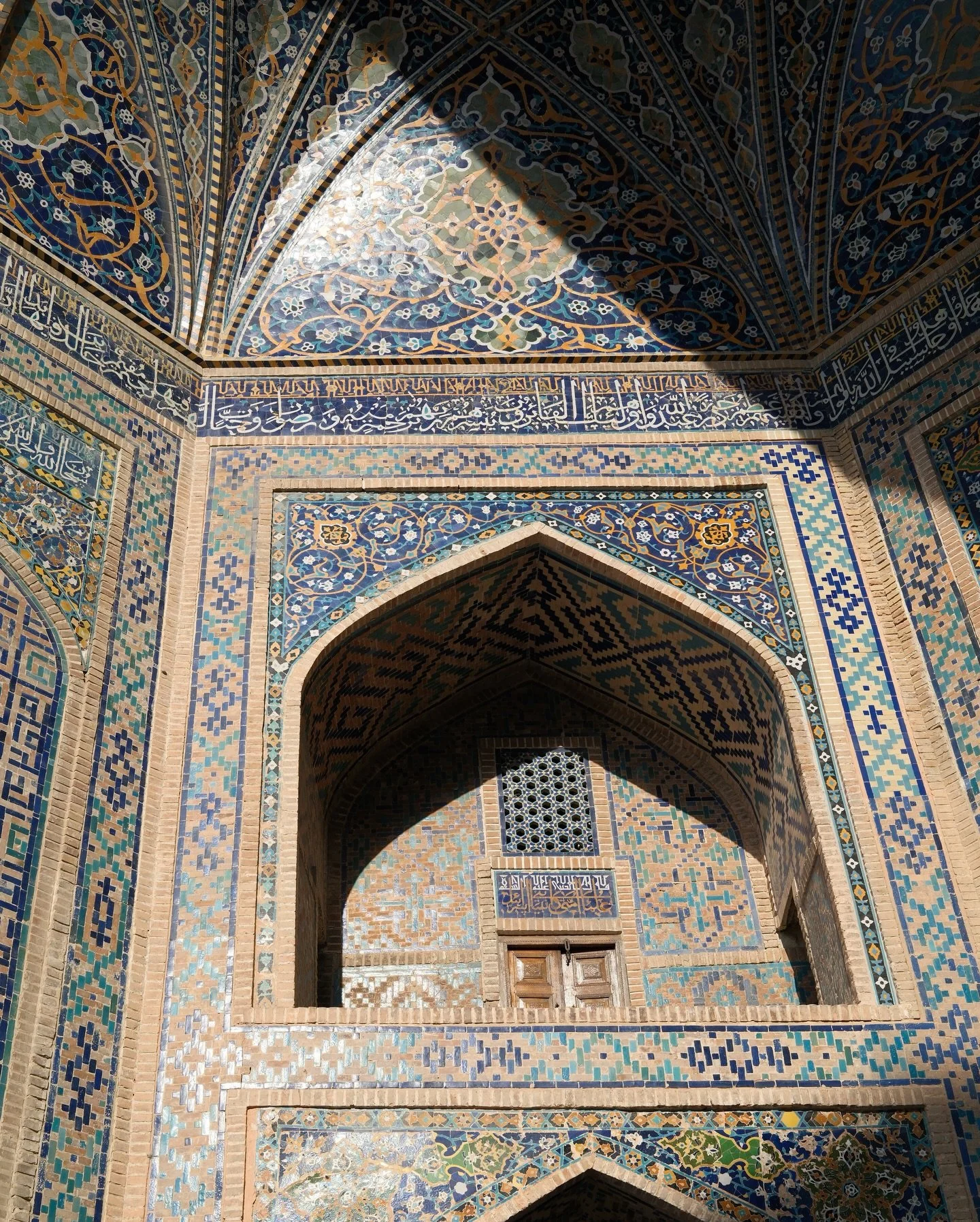Tiles flirting with light.
Color doing what color does best.
Patterns that refuse to sit still.

Samarkand is endlessly satisfying, pure visual joy.
Save this for a mood boost.

[Uzbekistan, Registan Square, Shah-i-Zinda Necropolis, Gur-e-Amir Mausol