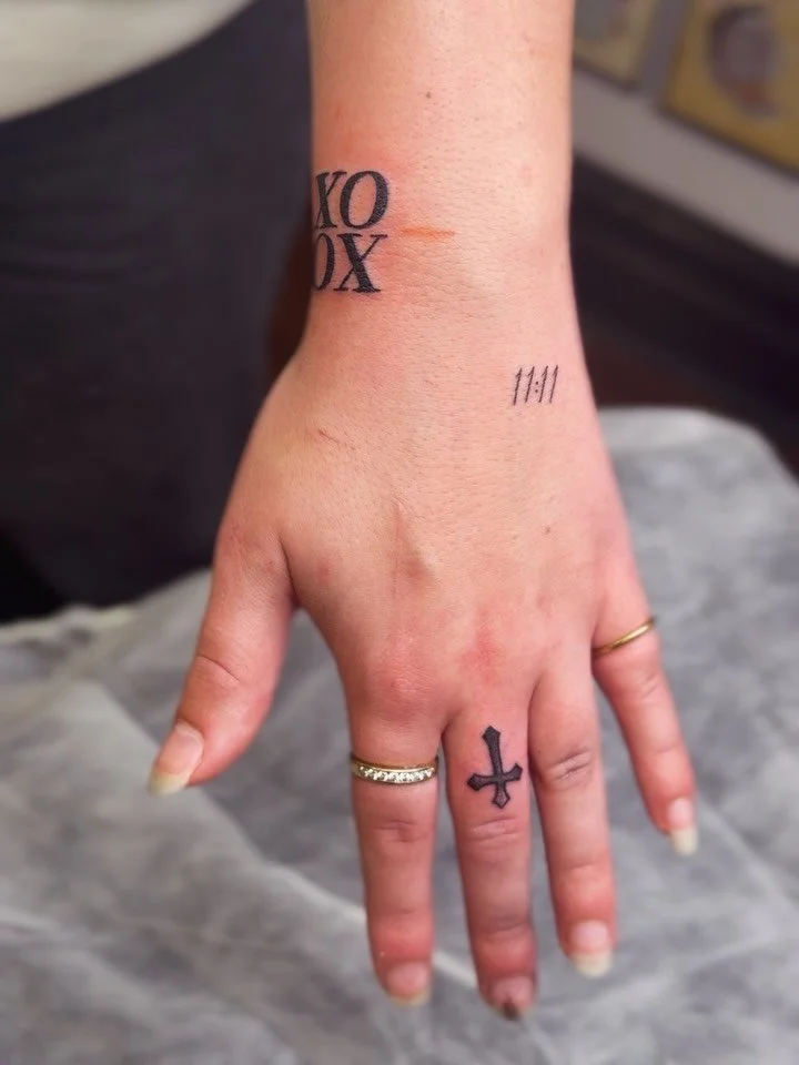 Booking for June and July - fineline, minimal and illustrative work always welcome @williampjkitely⛩️🧧 

@williampjkitely based in the heart of Perth&rsquo;s Northbridge at the famous @thetattshop 🐉😇

#perthtattoos #perthtattooartists #finelinetat