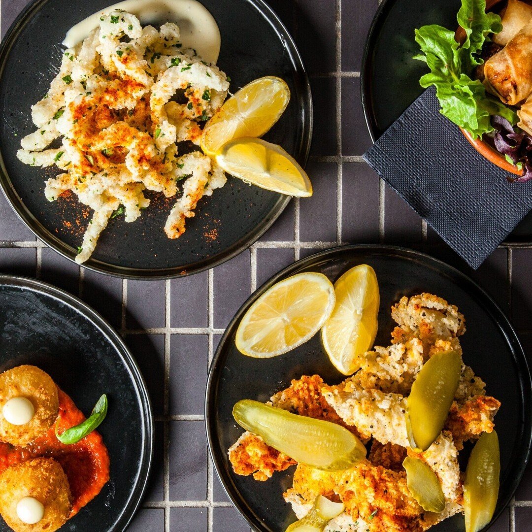 Welcome back from the Easter break! 
We're back and ready to serve you with a variety of food options that are perfect for sharing. 

Lunch 12-2:30pm, Dinner 6-8:30pm
Sunday dinner until 8pm

#sevenstarshotel #menulinkinbio #adelaidepubs #adelaidesbe