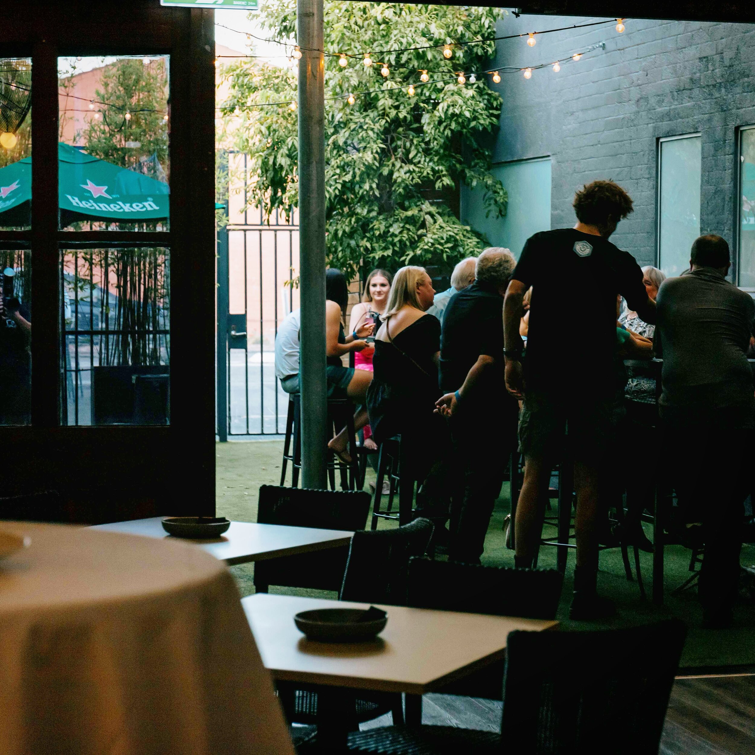 Gather round for the best pub grub and refreshing beverages! 🍔🍻🍷🍸🍹

Don&rsquo;t forget $7 Happy Hour from 4:30-5:30pm on weekdays!

@sevenstarshotel 
#FoodandDrinks #HappyHour #adelaidesbestkeptsecrets