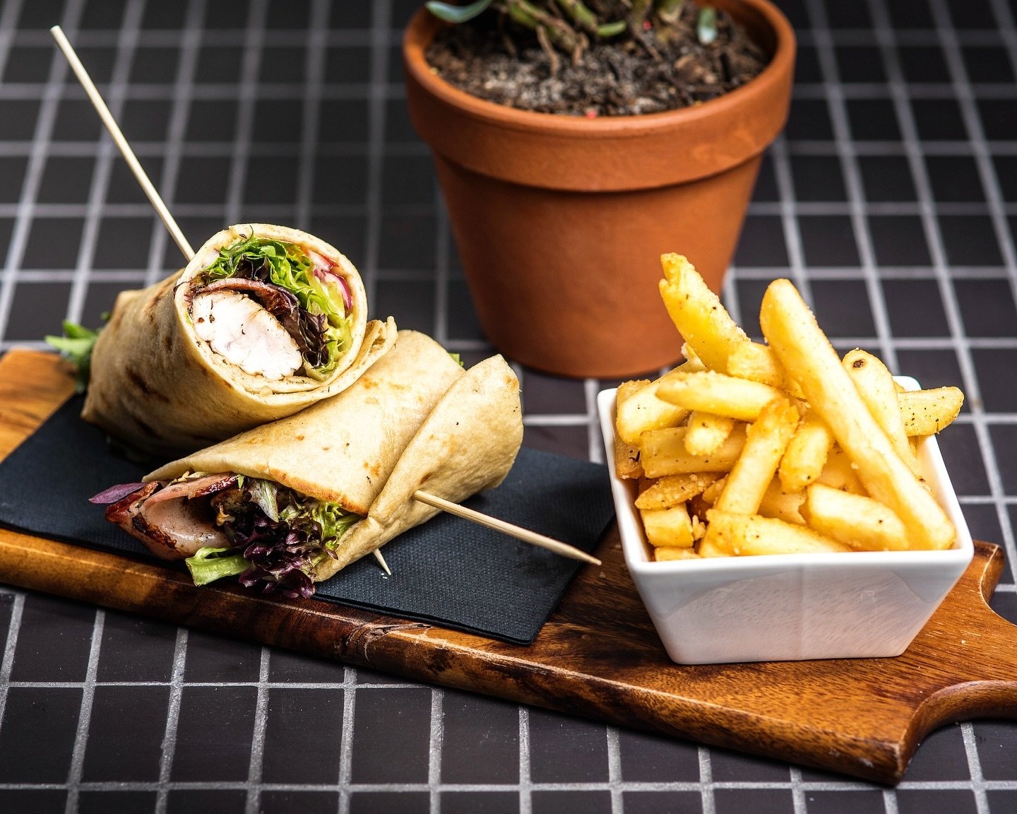 🌯 Wrap up the week with our tasty chicken wrap! 

@sevenstarshotel #ChickenWrap #weekendvibes #sevenstarshotel #adelaidesbestkeptsecrets #menulinkinbio