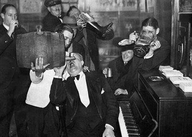 There ain't no party like a prohibition party! 🍺🤫
Last chance to grab your tickets for our New Year's Eve bonanza at @markethouse_rg1 🎉 
Info &amp; Booking: www.elysiumexperiences.org 🎟️
.
.
.
#prohibitionrdg
#rdguk #readinguk #whatsonreading #re