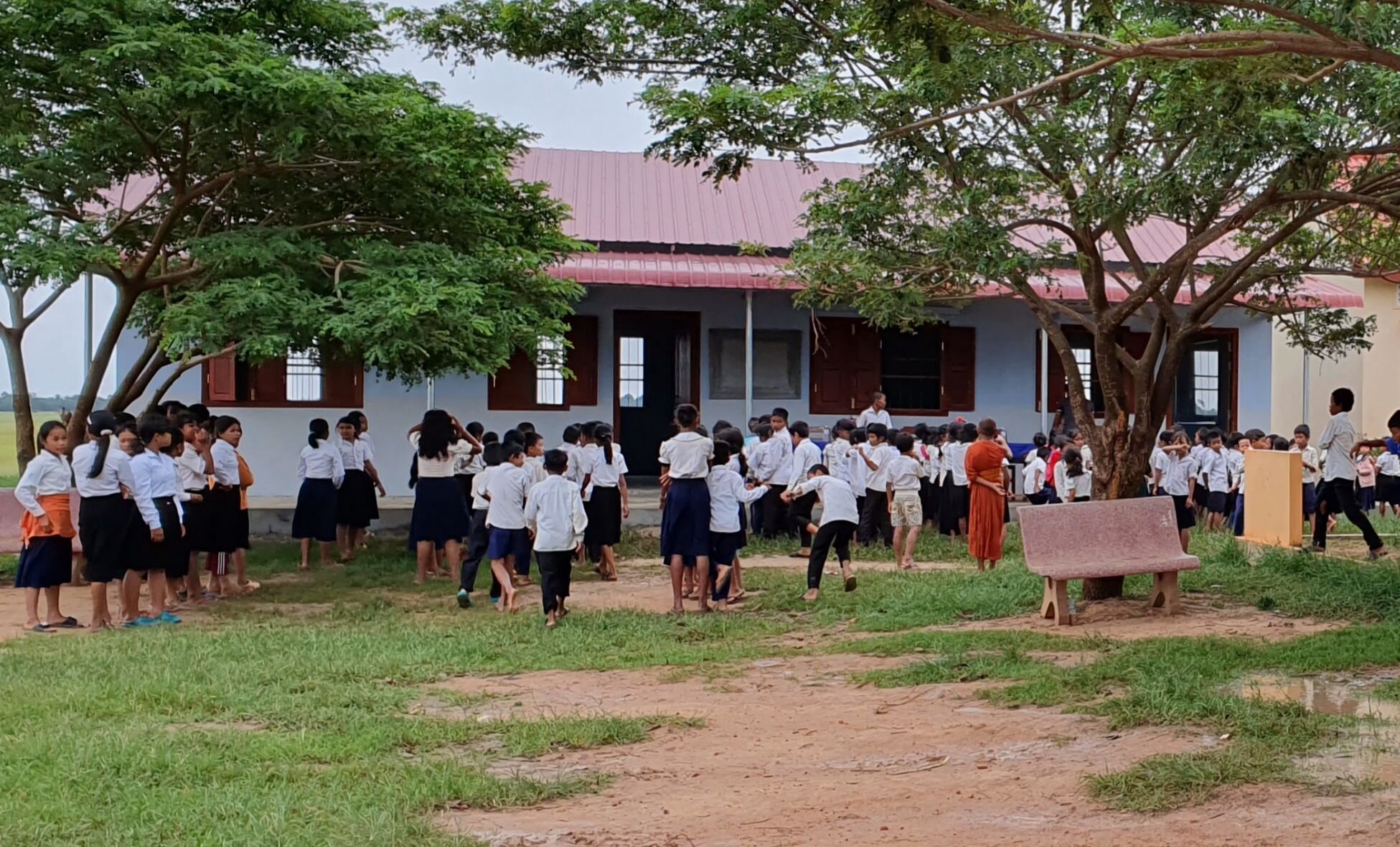 playground-cambodia-schoolyard-mount-waverley-rotary.jpg