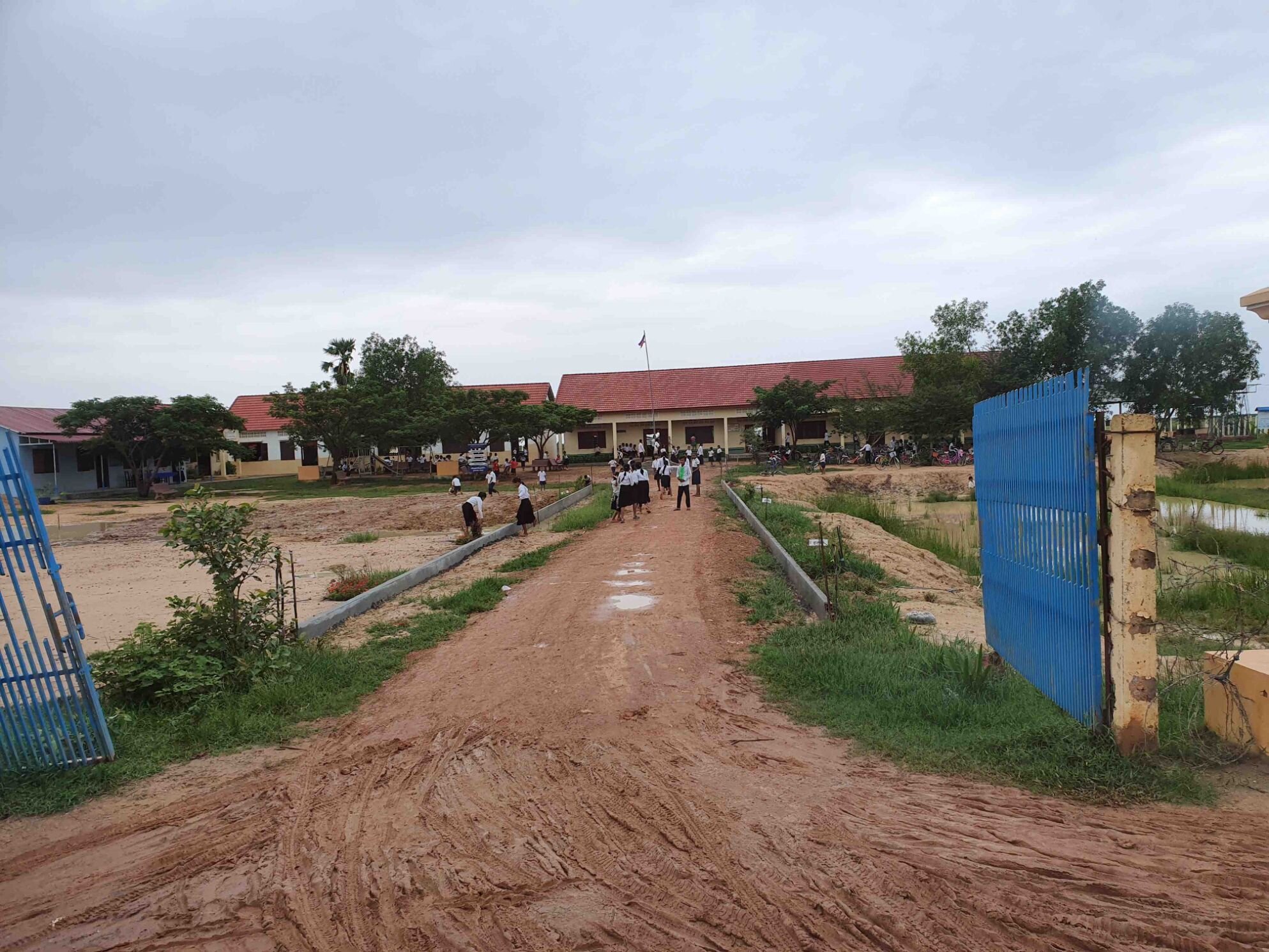 welcome-gates-cambodia-school-mount-waverley-rotary.jpg