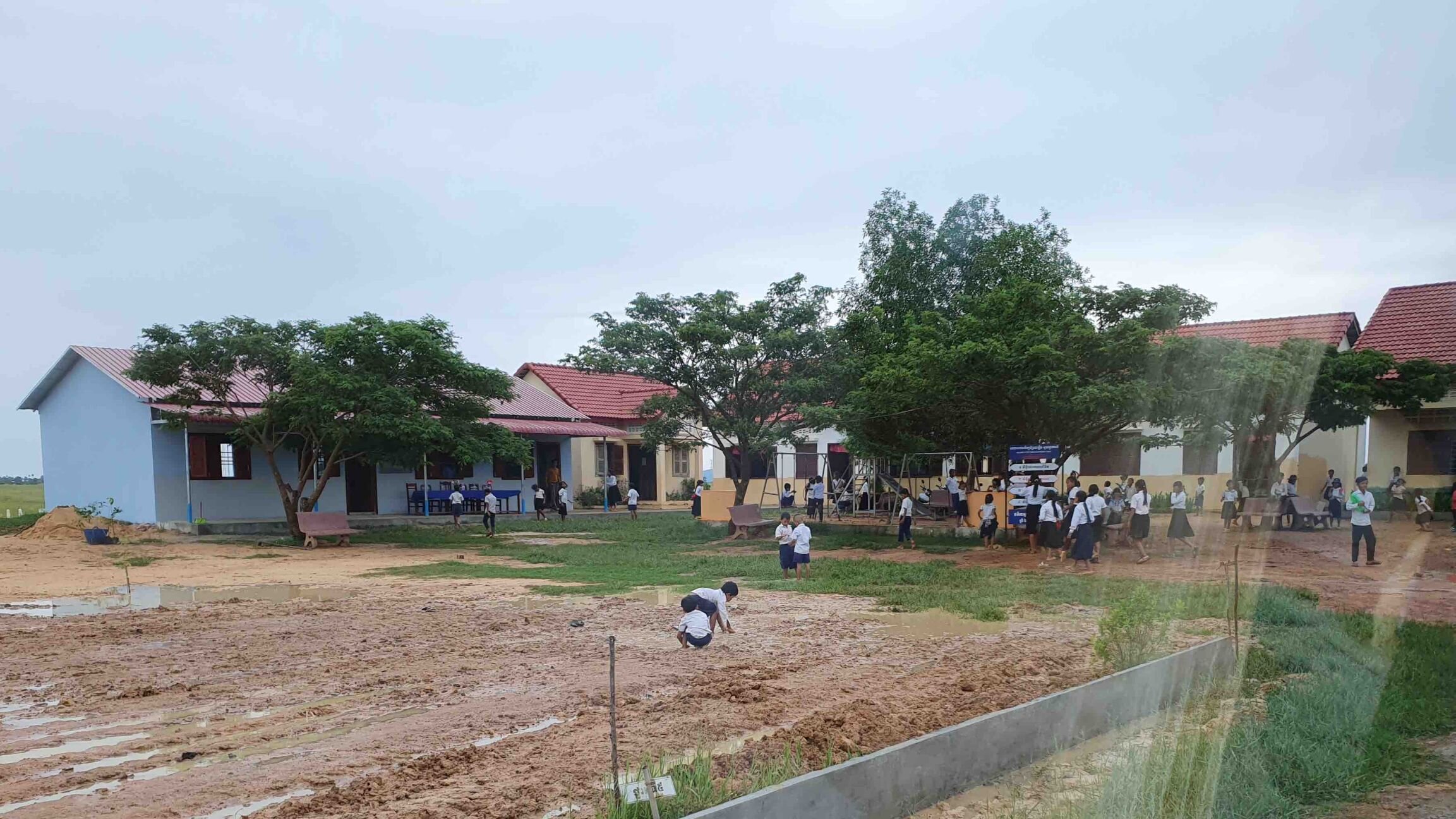 cambodia-school-entry-mount-waverley-rotary.jpg