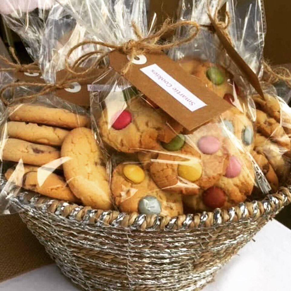 If you're coming to our market on Sunday, you can be assured that there will be lots of sweet treats on offer 🧁🍰 Check out these delicious looking cupcakes and Greek treats from @litzaandco.cupcakes 🧁🌸🧁#mountwaverleyvillagemarket 
.
.
.
.
.
#mel