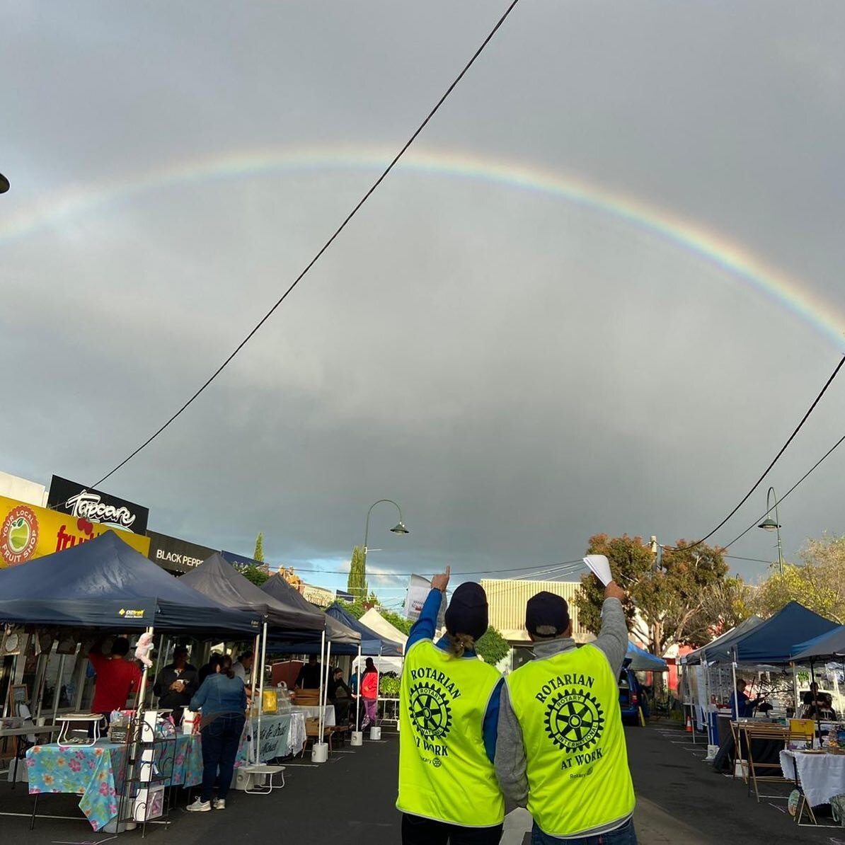After a super wet Saturday in Melbourne, we were thrilled to be greeted at bump in this morning by this rainbow announcing blue skies ahead #mountwaverleyvillagemarket
.
.
.
.

#mtwaverley mountwaverleymarket #mountwaverley #mtwaverley monash #melbou