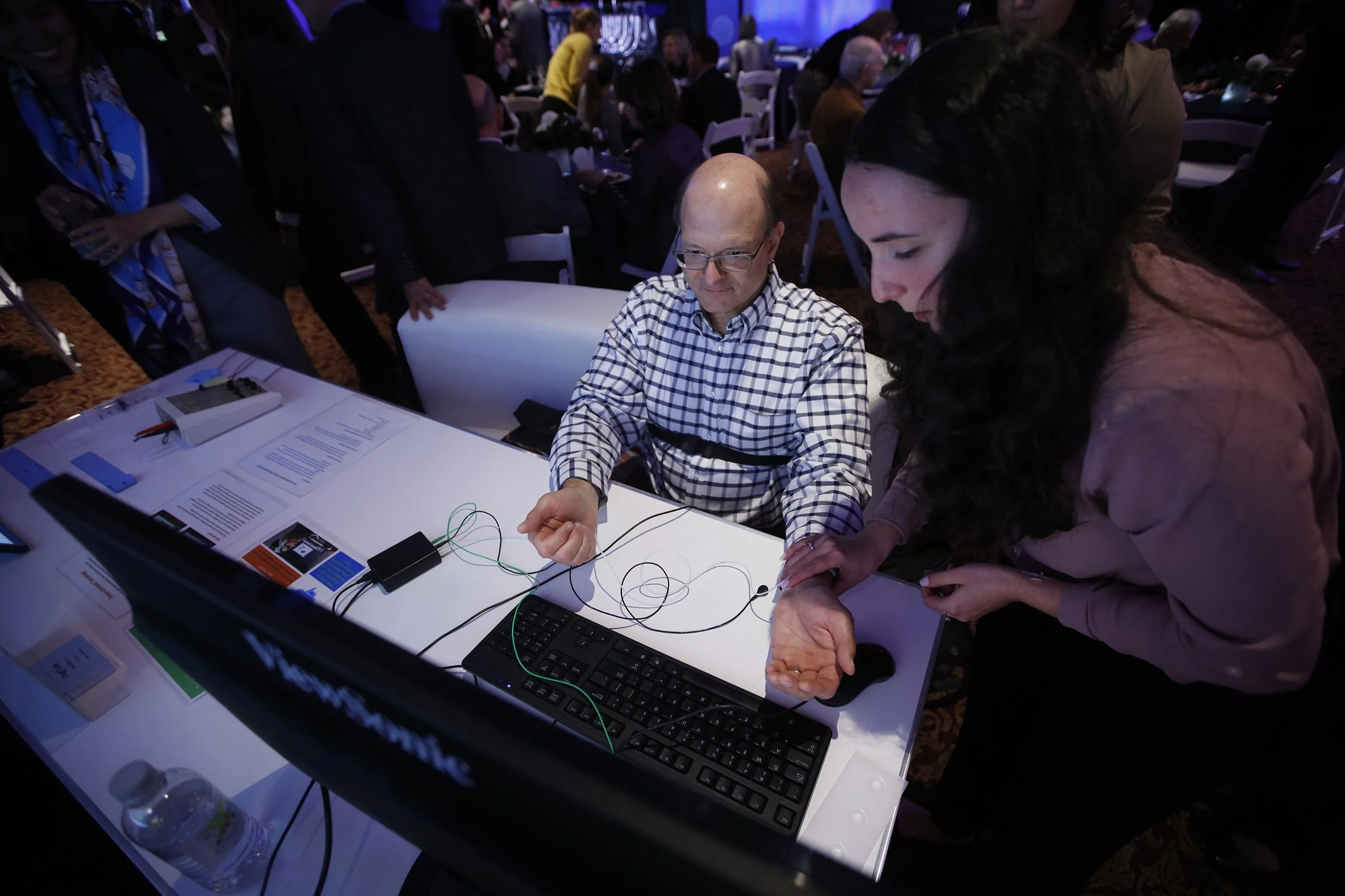  A guest learns how researchers at the Elaine Hubbard Center for Nursing Research on Aging use biotechnology-driven interventions to promote health in later life. 