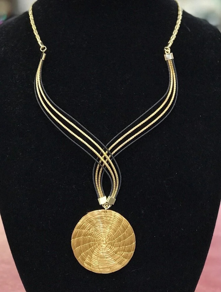 golden grass necklace 2 waves black-capim.JPG