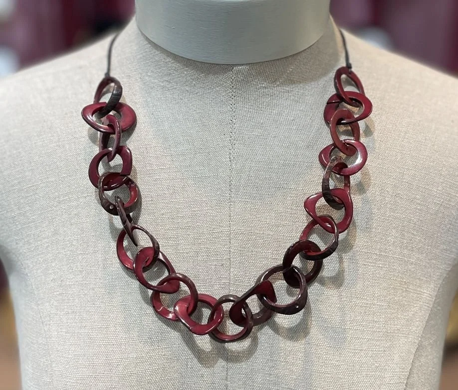 vegetable ivory short adjustable necklace prune.JPG