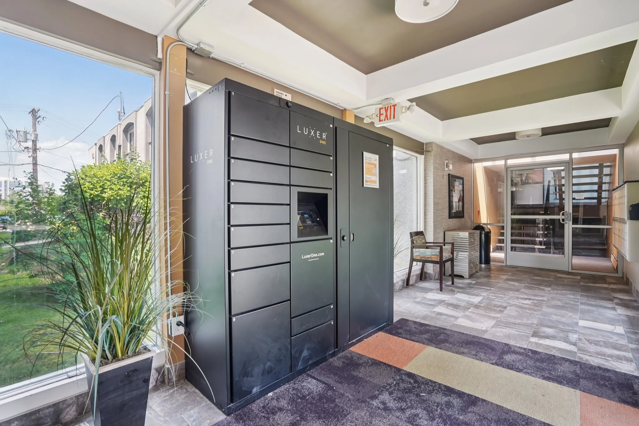 25-web-or-mls-Bryant Ave S-0506-907.jpg