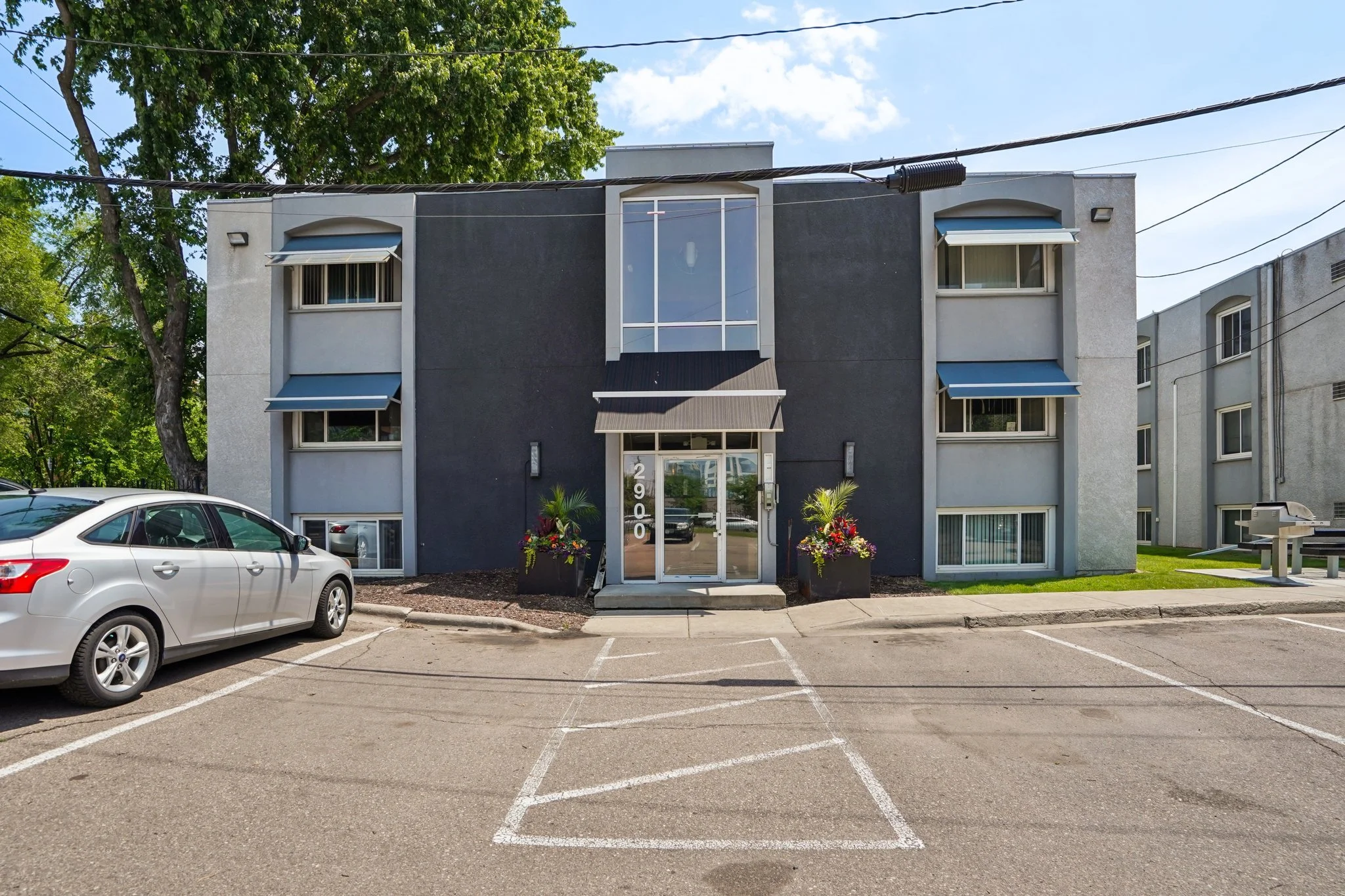 19-web-or-mls-Bryant Ave S-0506-901.jpg