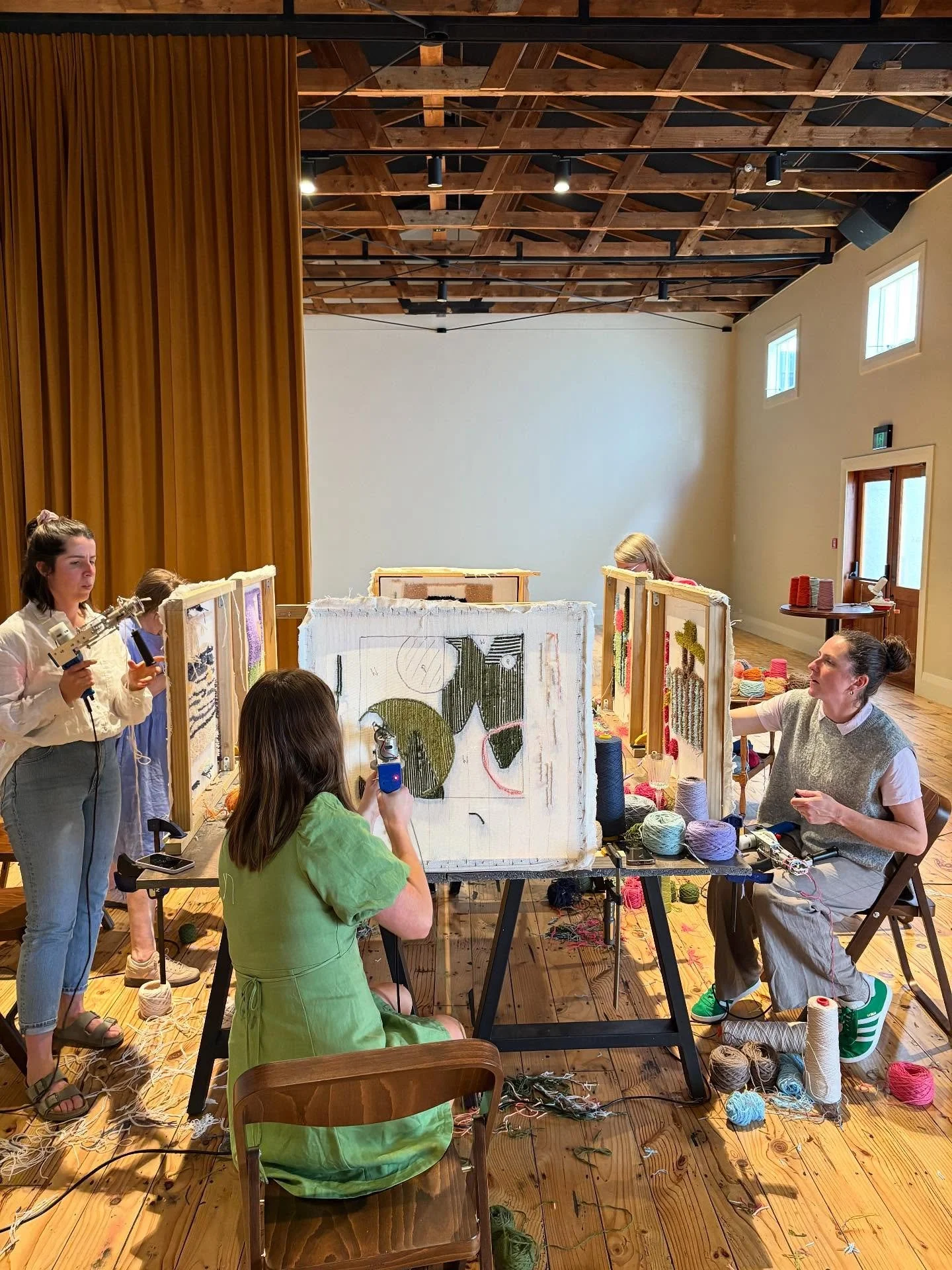 RUG TUFTING WORKSHOPS!
Thanks to those who secured a spot off of my newsletter this week! Below is the availability for my upcoming Tauranga and Whangamata workshops. Hope to see you there!! 👀 

Head to my website in bio to book. 
P.s - Xmas voucher