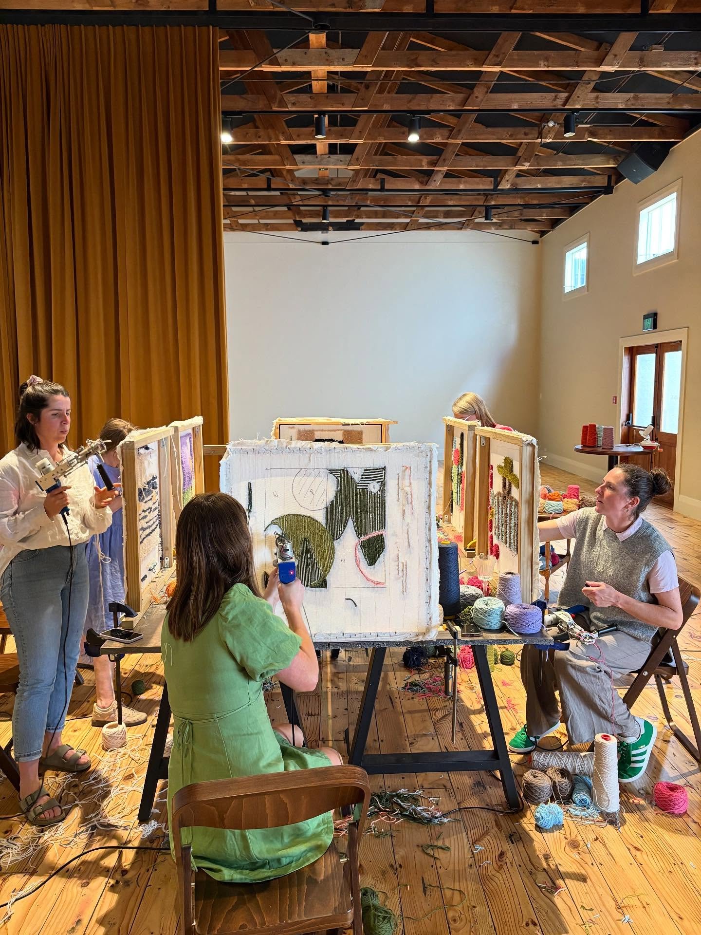 RUG TUFTING WORKSHOPS!
Thanks to those who secured a spot off of my newsletter this week! Below is the availability for my upcoming Tauranga and Whangamata workshops. Hope to see you there!! 👀 

Head to my website in bio to book. 
P.s - Xmas voucher