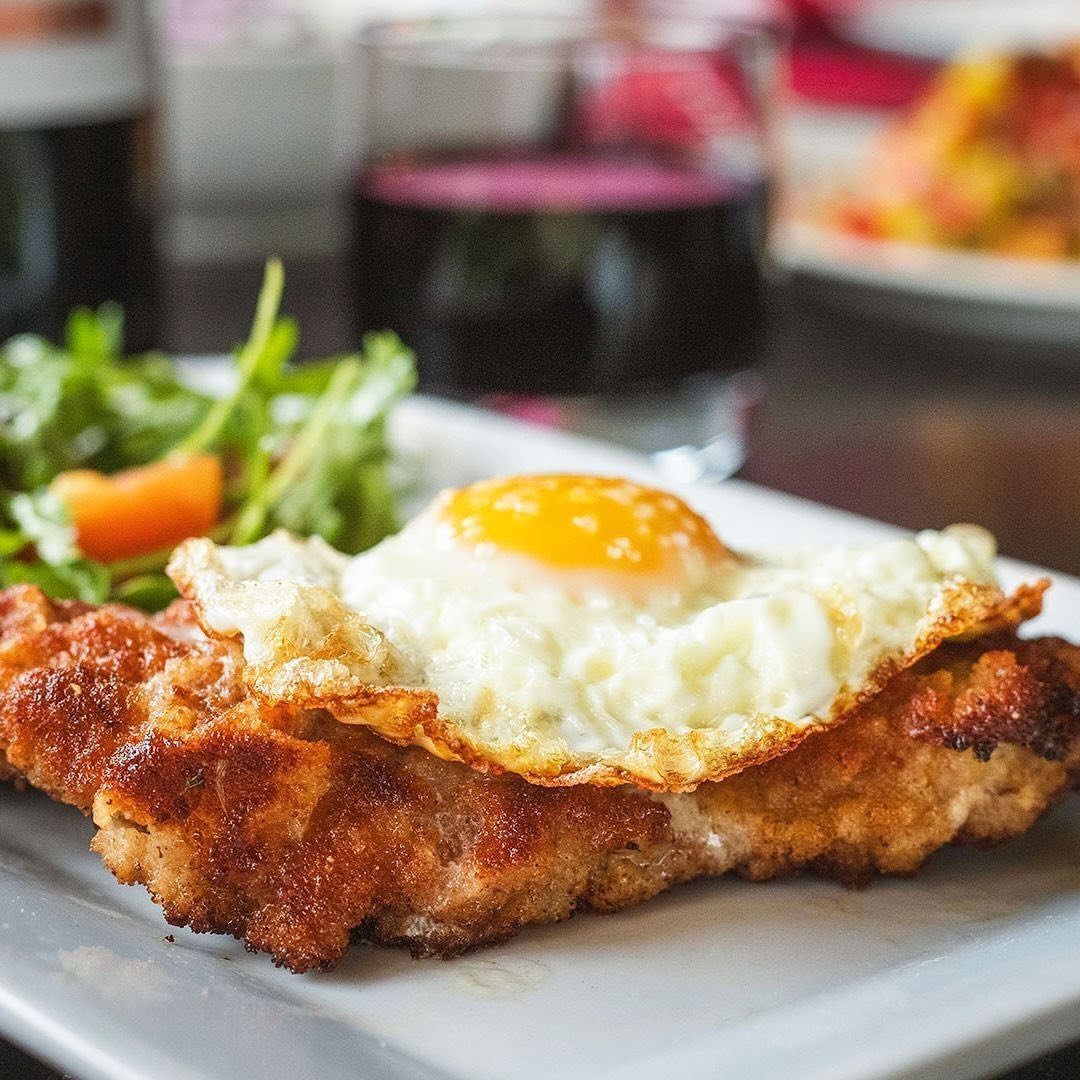 Open at noon in Wellesley today for lunch, featuring this perfect piece of Veal Milanese 🤤 Simple arugula salad, cherry tomato, sunny fried egg, lemon vinaigrette