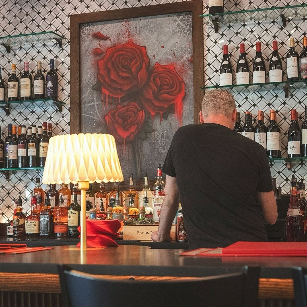 Not a bad seat in the house, but this one might be our favorite 🌹 Here for your Tuesday night wine down.