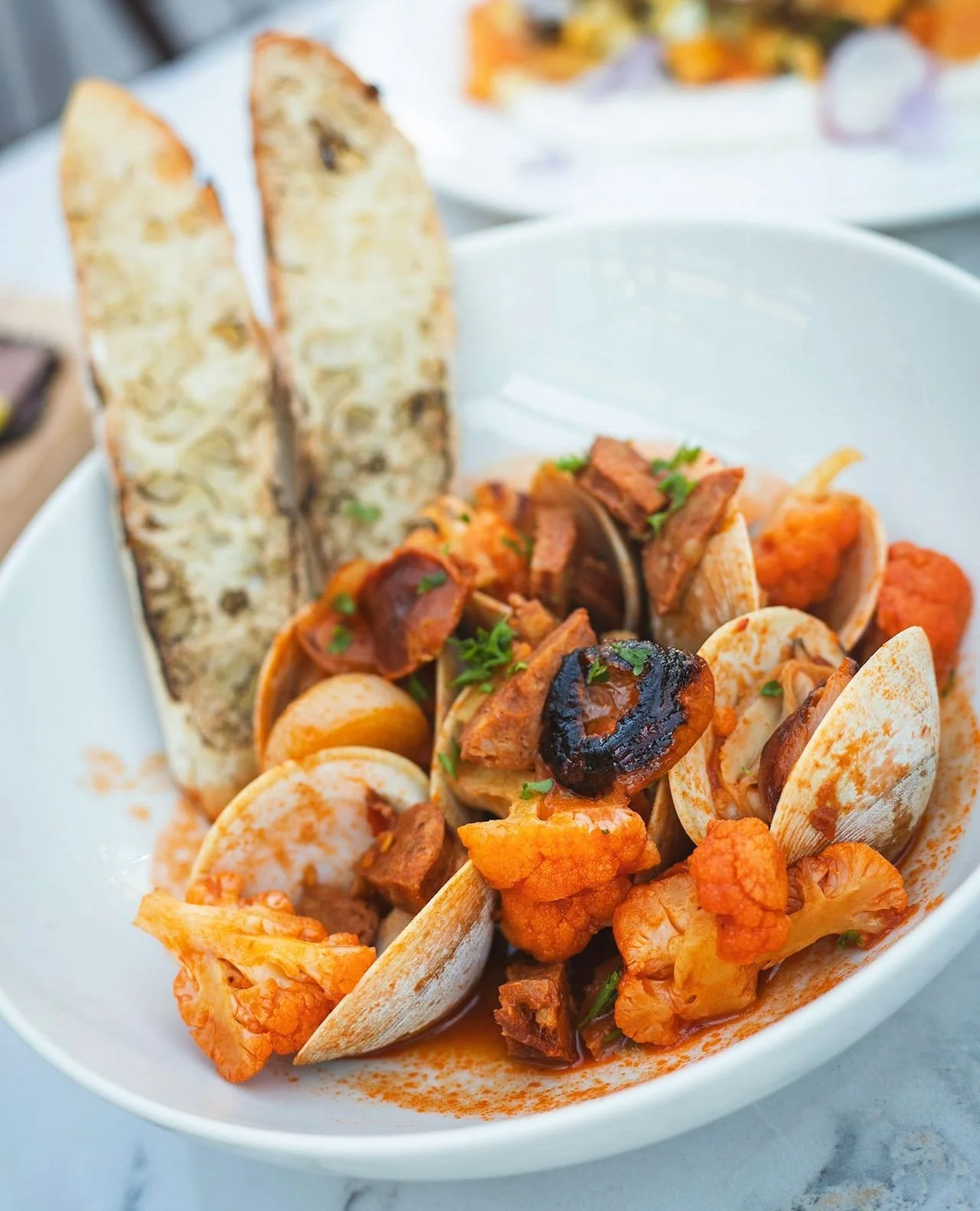 Make sure you save some for that sauce 🥖⁠
⁠
LITTLENECK CLAMS⁠
chorizo, cauliflower, roasted pearl onions, tomato garlic broth, grilled baguette⁠
⁠
Tonight in Worcester and Wellesley!