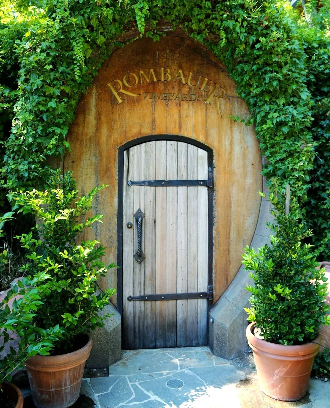 You had us at Rombauer 🍷⁠
⁠
Join us next Wednesday (4/22) at Green Island Oyster for our Rombauer Vineyards Wine Dinner featuring thoughtfully paired courses with fruit-forward and approachable wines.⁠
⁠
CHEF'S MENU FOR THE EVENING:⁠
⁠
RAW BAR BOAT⁠