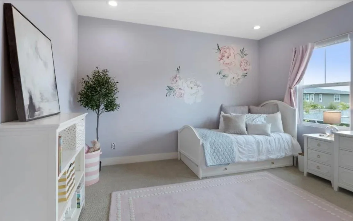 2887 Crest Drive girls room.jpg