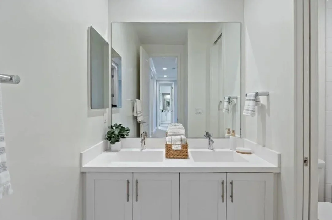 2887 Crest Drive bathroom.jpg