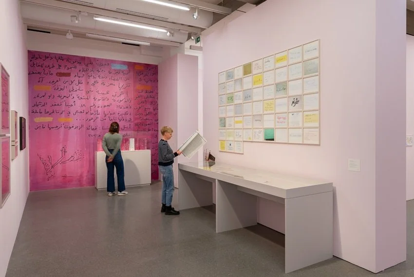 SEEING WORDS, READING IMAGES