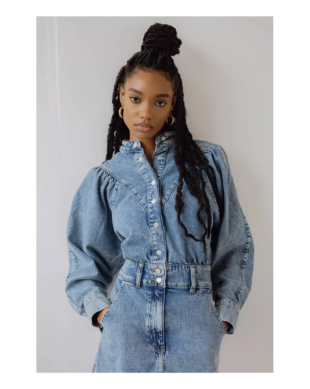 My favourite photo ✨ @y2kccc @arraymodels 🖤
.
.
.
.
.
.
#naturallightportrait #naturallightphoto
#studiophotographer #editorialfashionphotography
#lookbooks